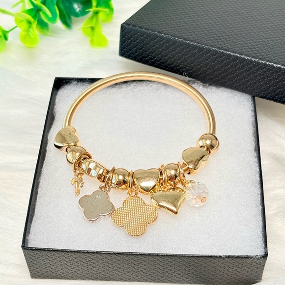 Gold Clover Charm Bracelet with Hearts - Picture 9 of 12